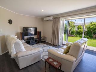 At The Beach - Pohara Holiday Home - 6