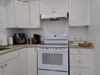 Lala-near Pearson airport-mall-free parking - Mississauga - 2