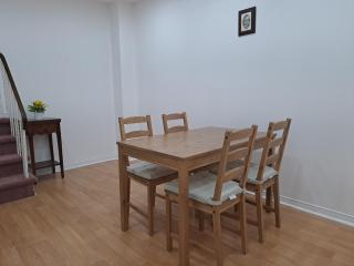 Lala-near Pearson airport-mall-free parking - Mississauga - 5