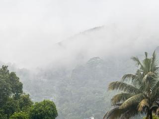 Misty Hills Lakeview Lounge - 7