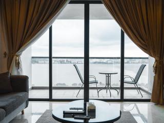Tasteful Marina View 3BR Permas w Balcony Seaview Permas by Our Stay - 9