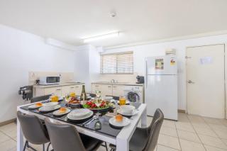 Bay Breeze 18, 1 Trafalgar St - ground floor, air con and complex pool - Nelson Bay - 3