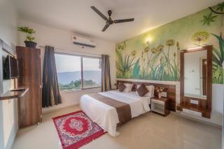 Hill View Bungalow ,Mahabaleshwar , Private Swimming Pool - Mahabaleshwar - 7