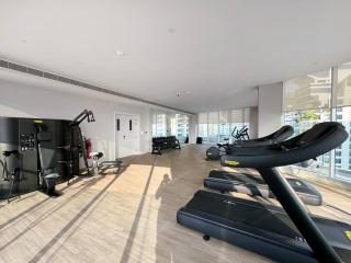 Stylish 1BR Apartment with Eye of Dubai View and Marina Access - 4