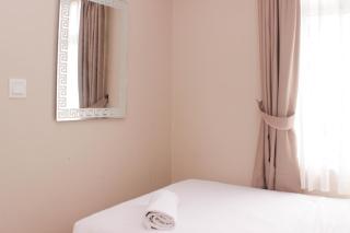 Comfy and Warm 2BR at Springlake Summarecon Bekasi Apartment By Travelio - Bekasi - 6