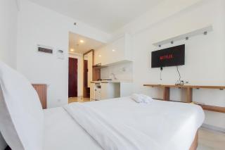 New and Comfy Studio Sky House Alam Sutera Apartment By Travelio - Tangerang - 9