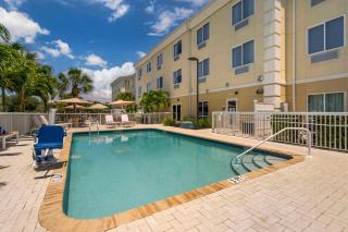 Comfort Suites Sarasota-Siesta Key - 4