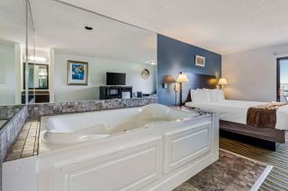 Atlantis Family Waterpark Hotel, Ascend Hotel Collection - Wisconsin Dells - 2