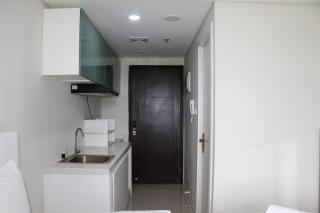 Elegant and Comfy Studio at Daan Mogot City Apartment By Travelio - Jacarta - 1