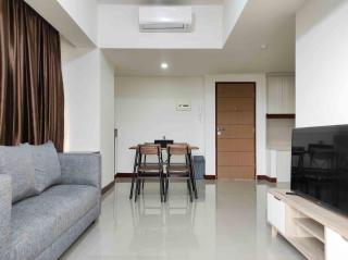 Big and Comfy 3BR at Vida View Apartement By Travelio - Pampang - 2