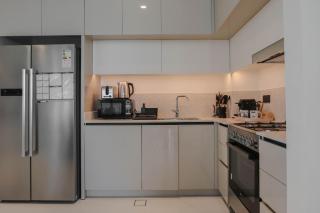 HiGuests - Elegant 2-Bedroom Retreat at Marina Vista 2 - 4