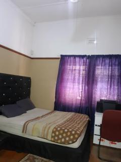 Room Parow, Cape Town - - 7