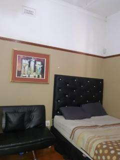 Room Parow, Cape Town - - 6