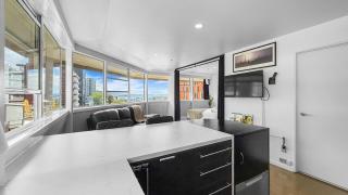 Whitaker Wish- Spacious, city based apartment with carpark - Auckland - 0