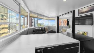 Whitaker Wish- Spacious, city based apartment with carpark - Auckland - 2