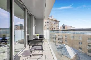 Carrara Eurocity - Luxury Family Apartment with Resort Style Pool - Children stay for Free - 3