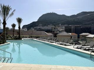 Carrara Eurocity - Luxury Family Apartment with Resort Style Pool - Children stay for Free - 5