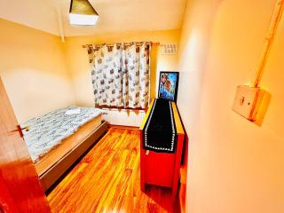 Spacious 3 BEDROOM HOUSE - 2 mins Walk from Dagenham Heathway Station-FREE PARKING -CLOSE BY AMENETIES - Dagenham - 3
