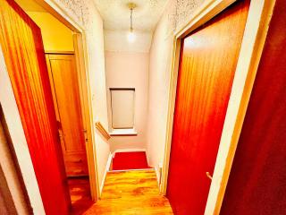 Spacious 3 BEDROOM HOUSE - 2 mins Walk from Dagenham Heathway Station-FREE PARKING -CLOSE BY AMENETIES - Dagenham - 6