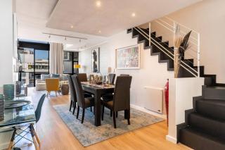Urban Palette - Modern & Artistic Green Point Apt - 8