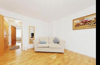 Beautiful Family Town Home With Private Parking - 5