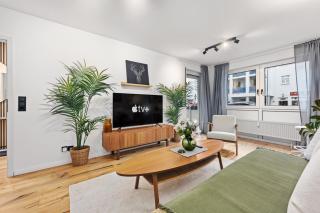 EDLER WOHNRAUM Elegantes Apartment mit Balkon, Boxspringbett, Kaffeevollautomat, Lift & Parkplatz - Chemnitz - 1