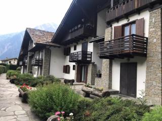 Splendido Alloggio con Giardino vista Monte Bianco - Courmayeur - 9