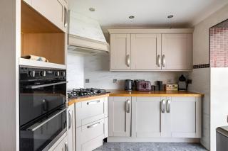 Seaview Symphony Opulent 4BR Haven for Big Groups - Birchington - 1