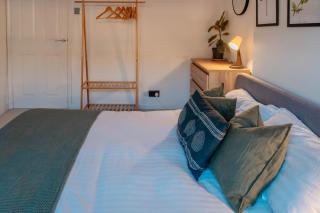 Calm Cosy House with Beautiful Riverside Walk to Centre - 3