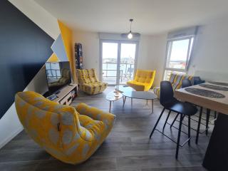 Appartement contemporain 3 chambres avec vue sur canal, parking et internet à Nancy - FR-1-584-343 - 2