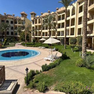 Luxury Chalet in Alsaraya, Overlooking All of Sahl Hasheesh with Stunning Pool & Red Sea Views - Hurghada - 4