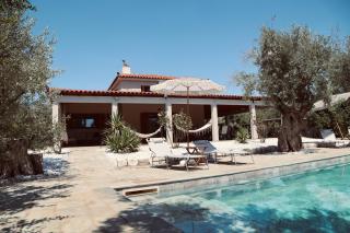 Iriti's Villa & Dahlia Studio - 0