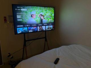 KojjeeBnB Bed Room2, Qeen size bed2, TV 2, #KSPO#JYP#Hanriver - 1