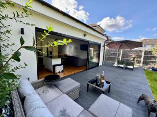 Zarza House Fabulous Art Deco home 4 double Bedrooms Large Garden Free Parking & WiFi - Hatfield - 3