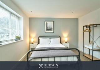 Ironbridge Townhouse with Roof Terrace and Parking - 6