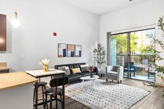 1BR Getaway with Pool View in Birmingham - 6