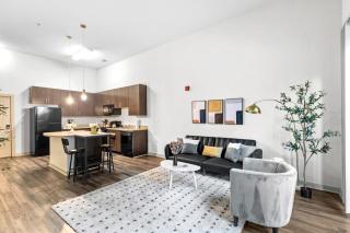 1BR Getaway with Pool View in Birmingham - 4