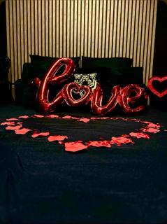 Love room avec Jacuzzi by Villa Queen Marseille - 6