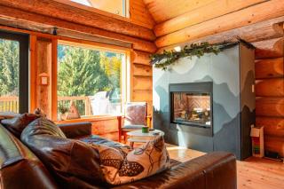 Douglas Fir Retreat, Mtn Views and Expansive Deck - 8