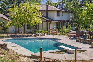 Honey Run K/Suite: Pool-HotTub-Private Lake Escape - 0