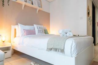 Waves - Cozy Studio with Balcony & Partial Lake Views - 7