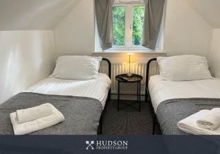 Home in Ironbridge with Rear Garden - Telford - 6