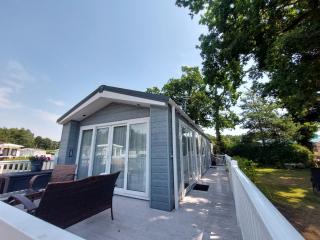 Tulip Lodge at Oakdene - Passes included free! - 9