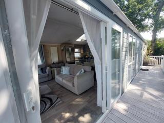 Tulip Lodge at Oakdene - Passes included free! - 6