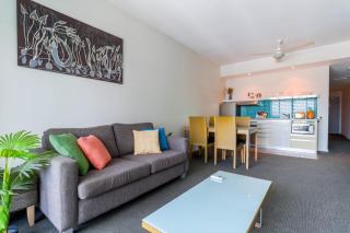 City Views On Pool Level King Bed Or Twin Share - 7
