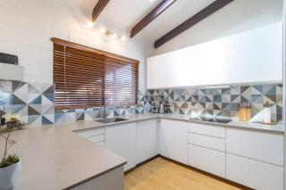 Tropical Garden Villa 5 Mins From City Centre - 5