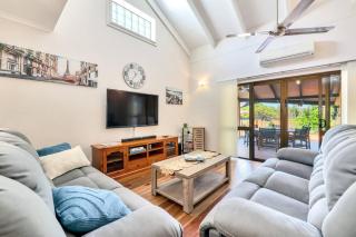 Tranquil Townhouse Huge Pool & Golf Course Views - Casuarina - 7