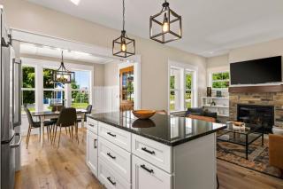 Coho Cottage, Village of Empire MI, Steps from SBD - Empire - 2