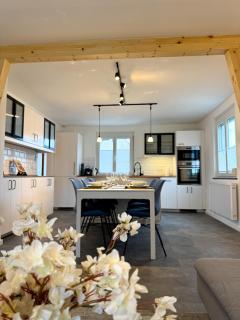 Modernes Ferienhaus mit Kochinsel, Garten, 2 Parkplätze inkl, 4-8 Pers - 2