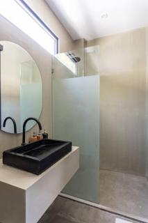 Brand New 2 Bedroom Private Villa only 9 min to Canggu Beach - 1
